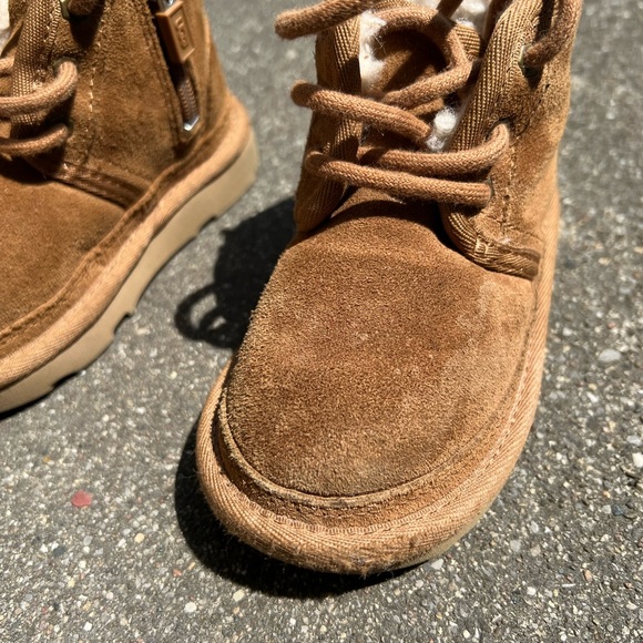 Uggs - Toddler Size 7 - Picture 8 of 11